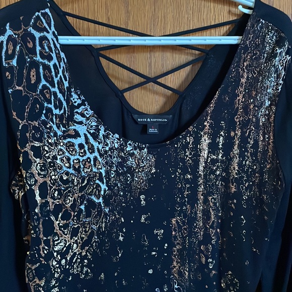 Rock & Republic woman’s long sleeved top! Size large, never worn! - Picture 4 of 4